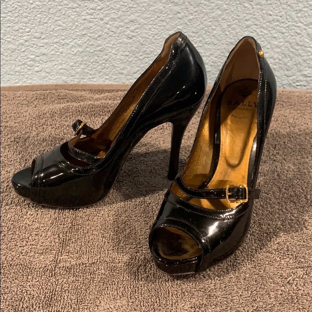 Bally patent leather pump
